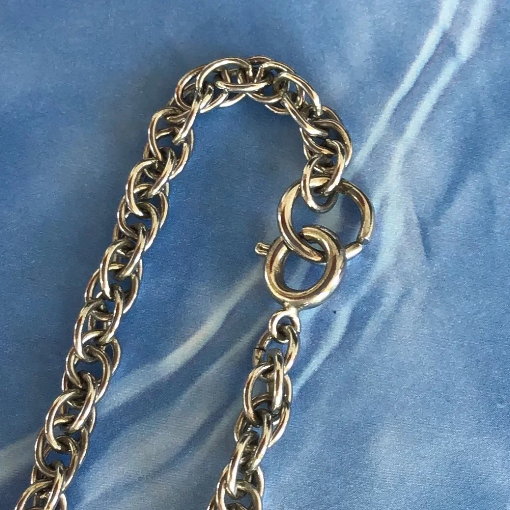 Vintage 1970’s Avon Silver Necklace with Ebony Teardrop Pendant - Picture 9 of 16